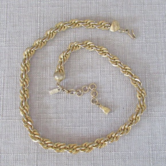 Monet 14 inch choker necklace plus 2 inch extender, Twisted gold link style, VTG - Picture 13 of 13